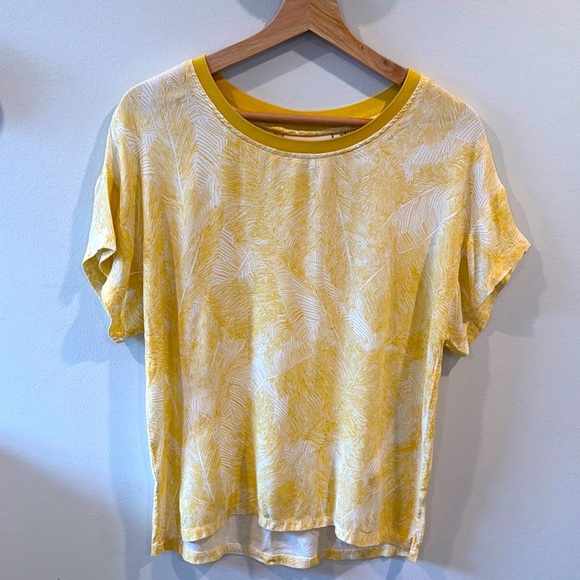 Karen By Simonsen Women’s Yellow White Leaf Patterned Tee Crewneck Size 8 - Picture 1 of 4